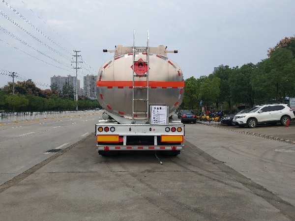 楚飛牌CLQ9402GYYBA型鋁合金運(yùn)油半掛車